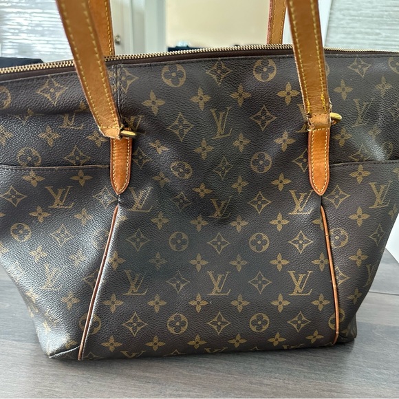 Rare Vintage Authentic Preloved Louis Vuitton tote! “ Monogram Totally bag”! - Picture 2 of 16